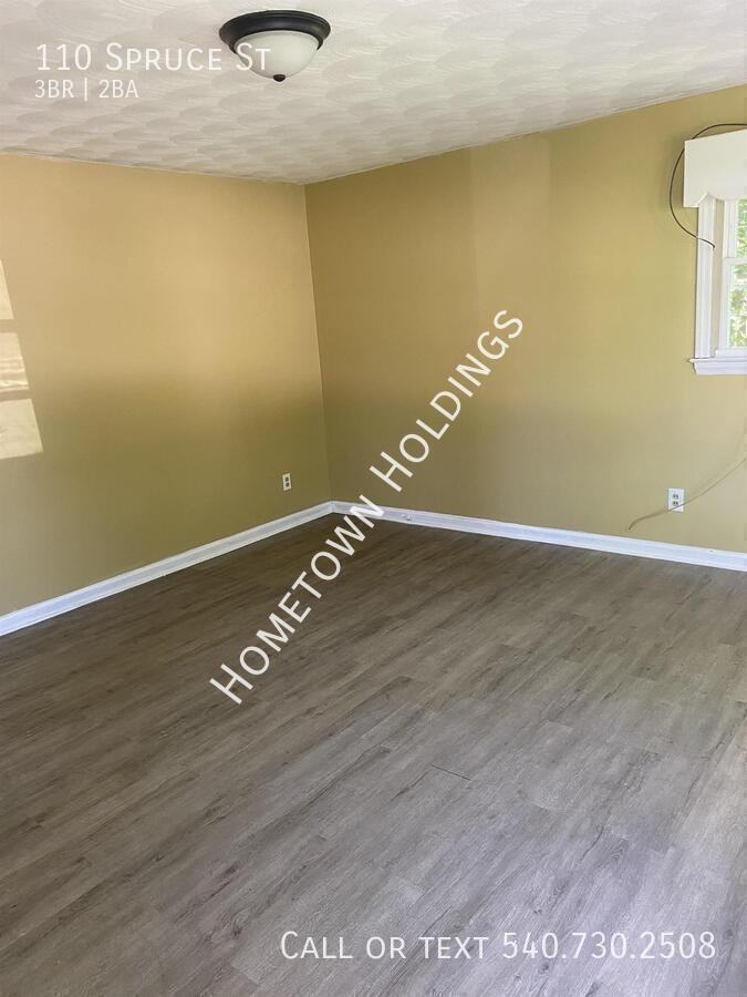 110 Spruce St - Photo 3 of 8