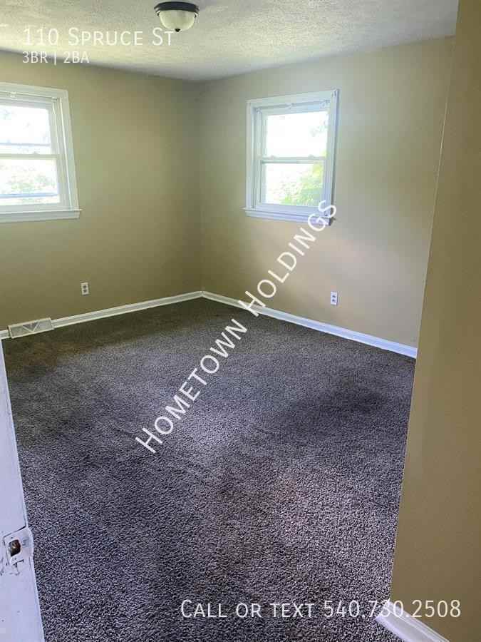 110 Spruce St - Photo 6 of 8