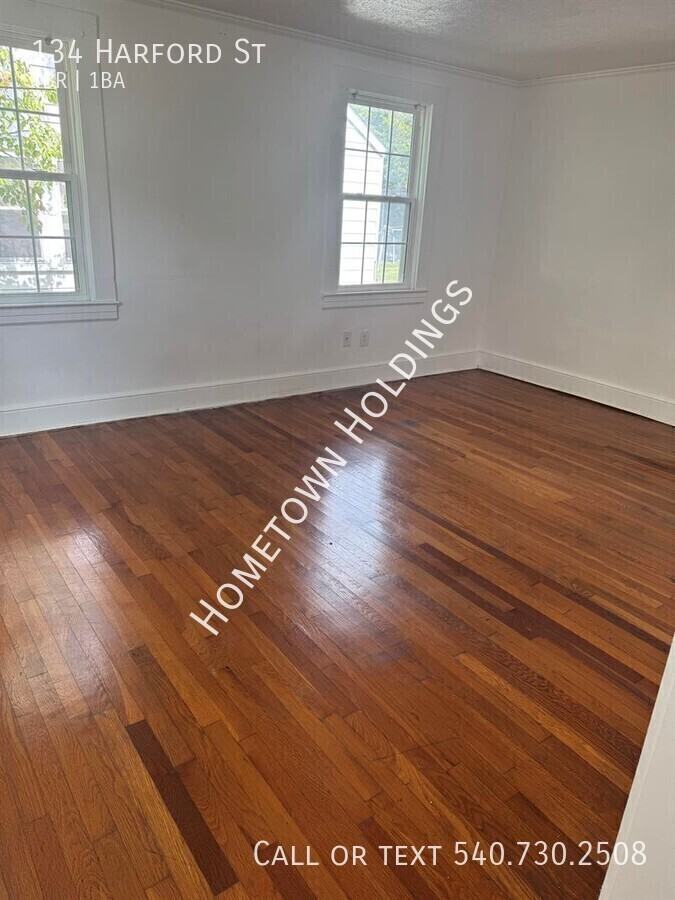 134 Hereford Ln - Photo 3 of 9