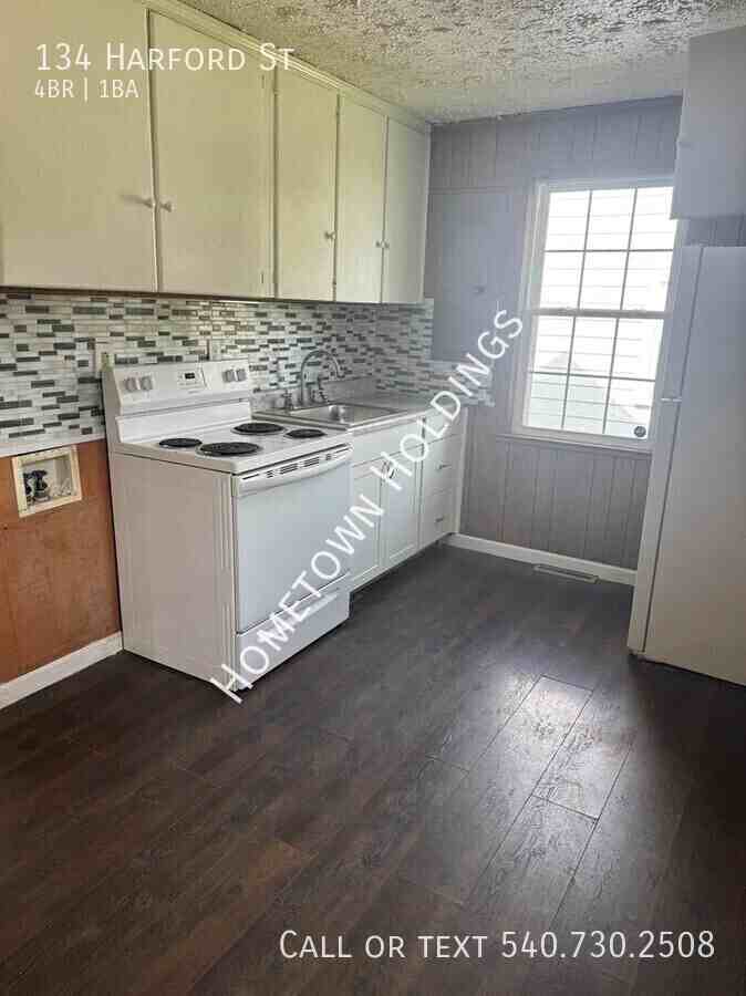 134 Hereford Ln - Photo 4 of 9