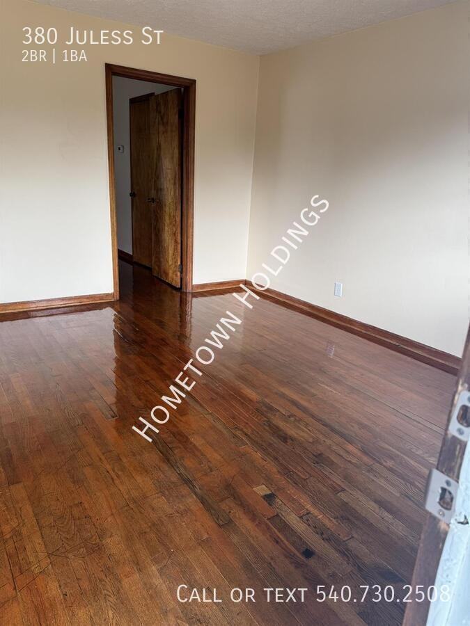 380 Juless St - Photo 3 of 7