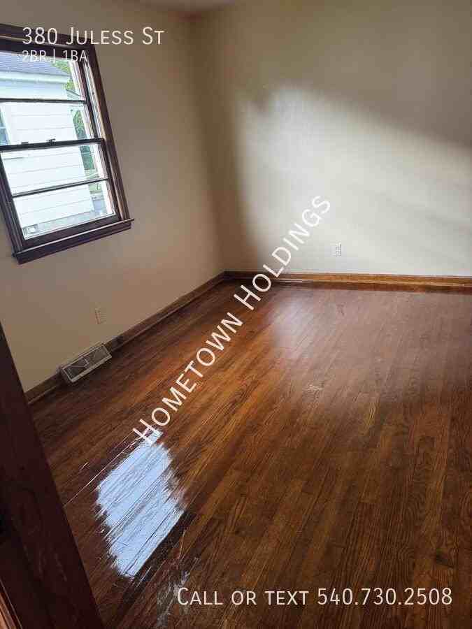 380 Juless St - Photo 5 of 7