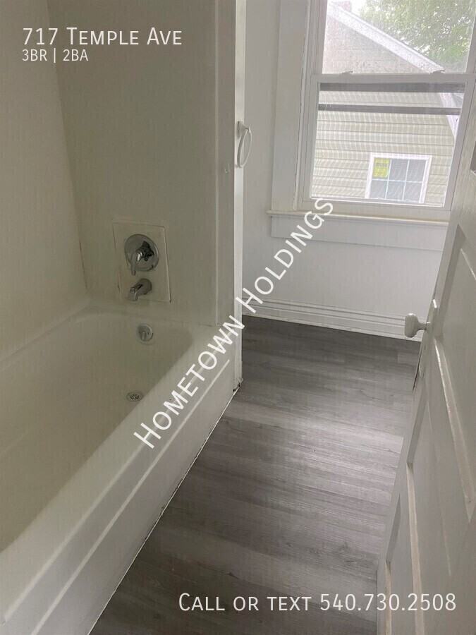 717 Temple Ave - Photo 7 of 10