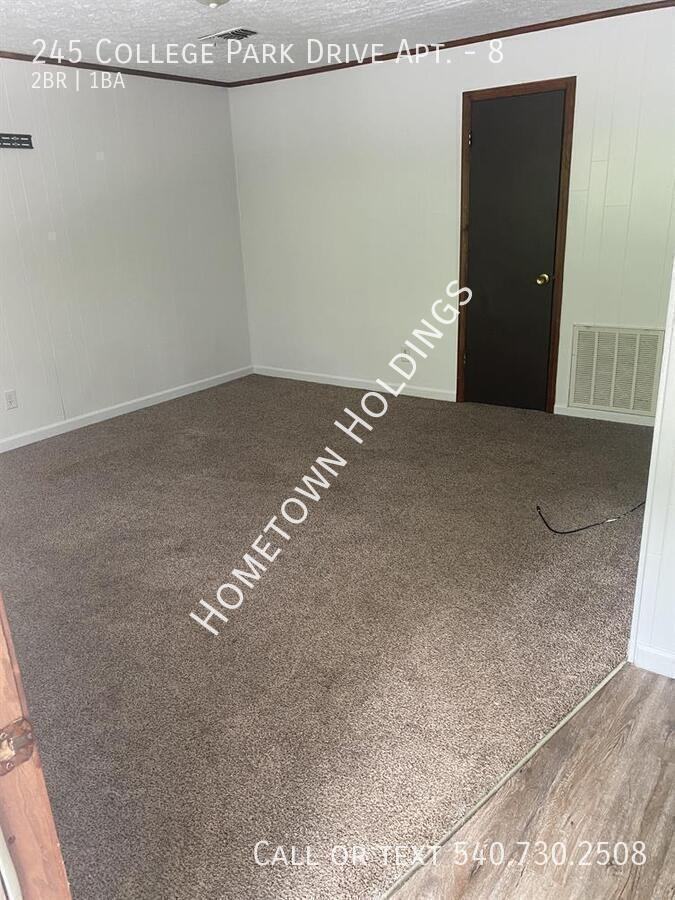 245 College Park Dr #8 - Photo 3 of 7