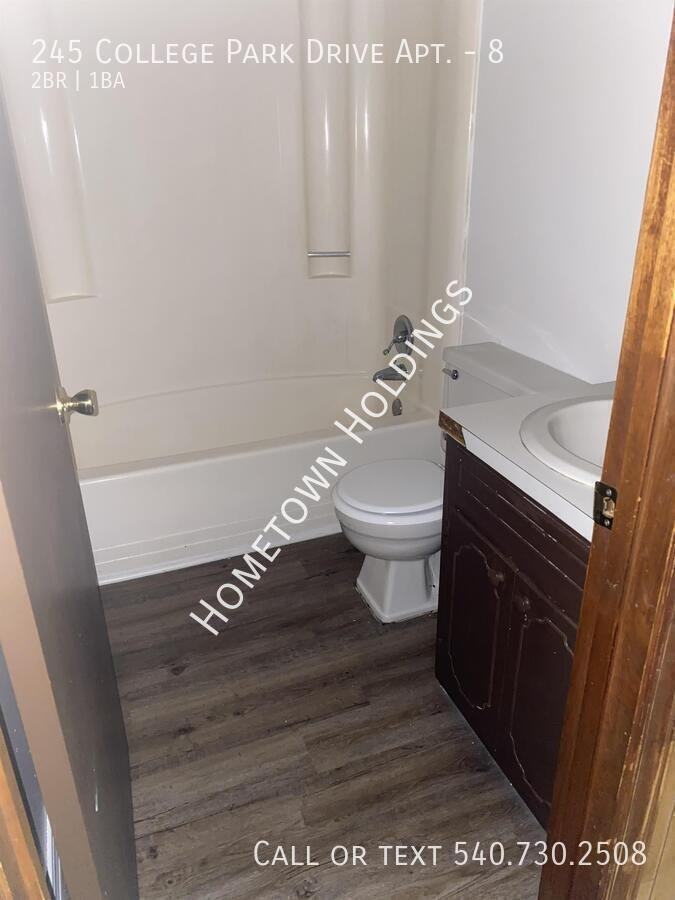 245 College Park Dr #8 - Photo 5 of 7