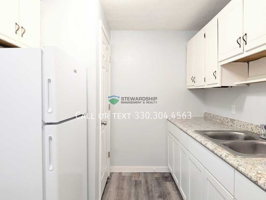 1111 N Elm St #M - Photo 3 of 17