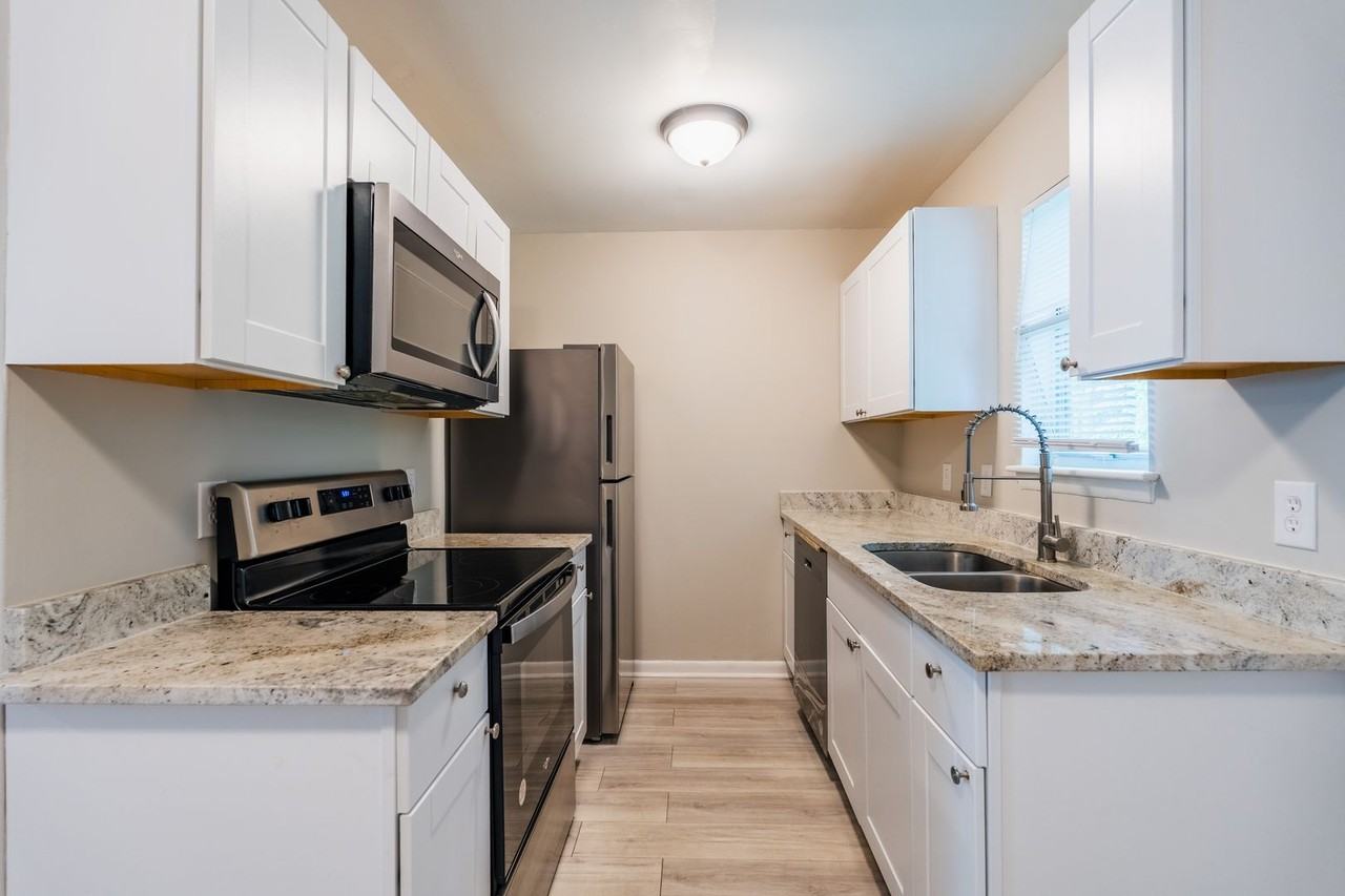 616 Hilltop Dr - Photo 6 of 50