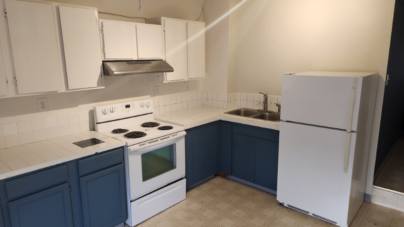 1717 Se Clatsop St #B - Photo 5 of 8