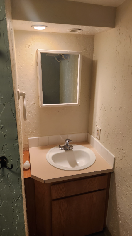 1717 Se Clatsop St #B - Photo 6 of 8