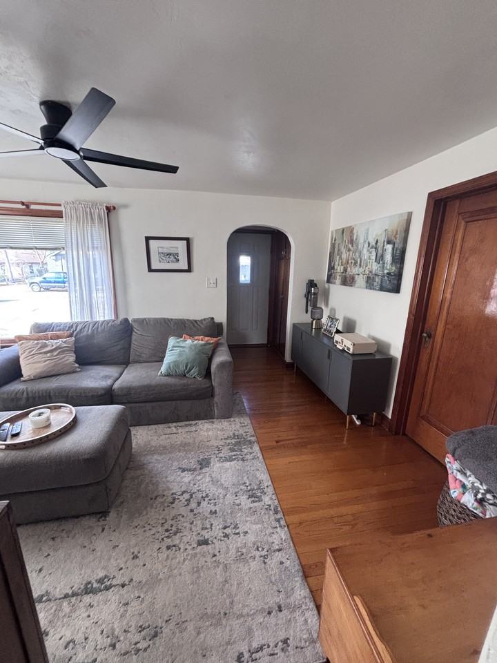 223 S Washington St - Photo 3 of 14