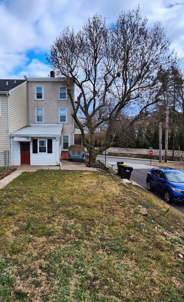 401 Bridge St #NA - Photo 4 of 10