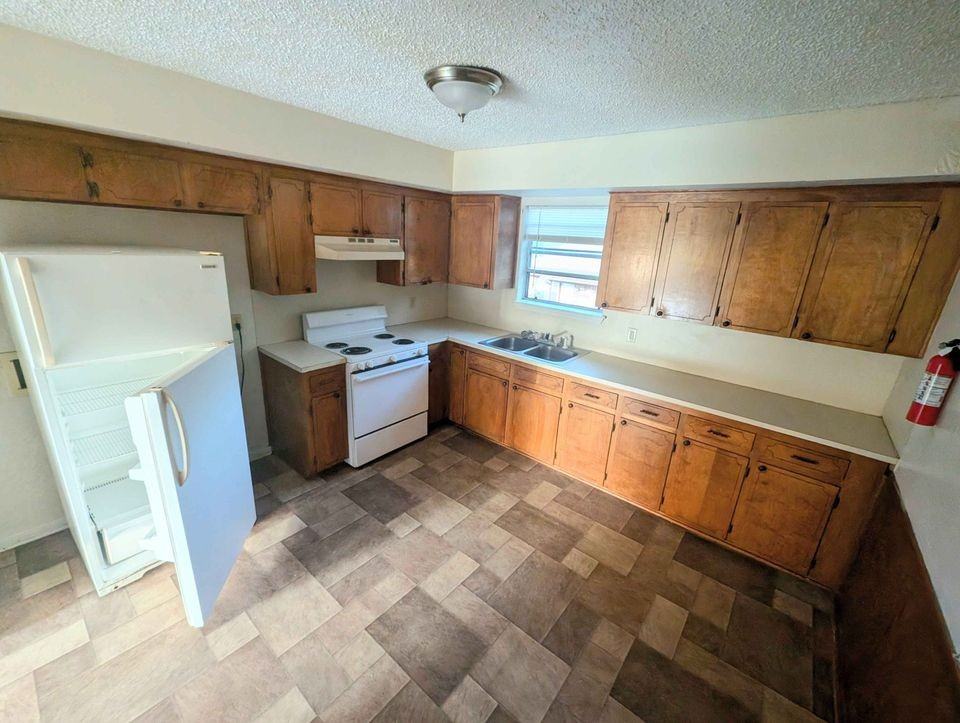 401 N 4th St #E - Photo 4 of 7