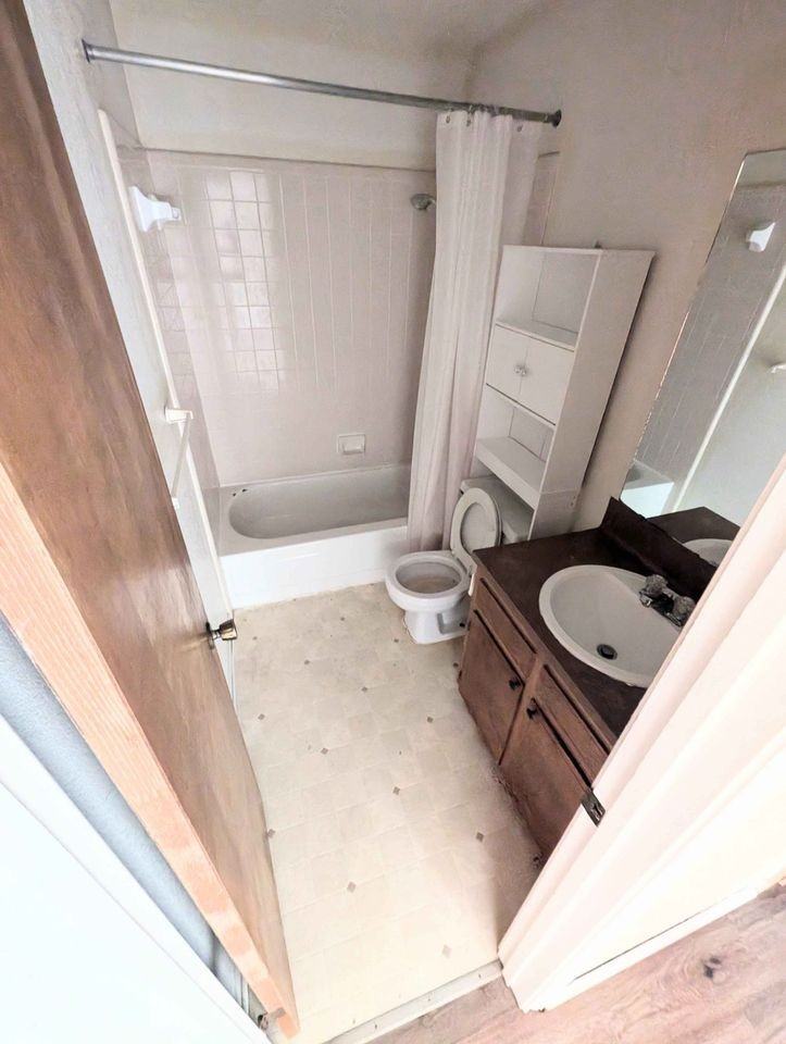 401 N 4th St #E - Photo 6 of 7