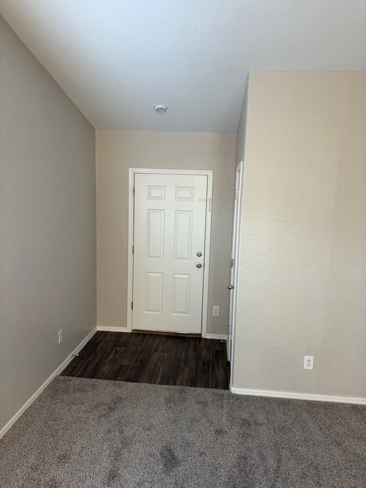 9741 W Heber Rd - Photo 4 of 16