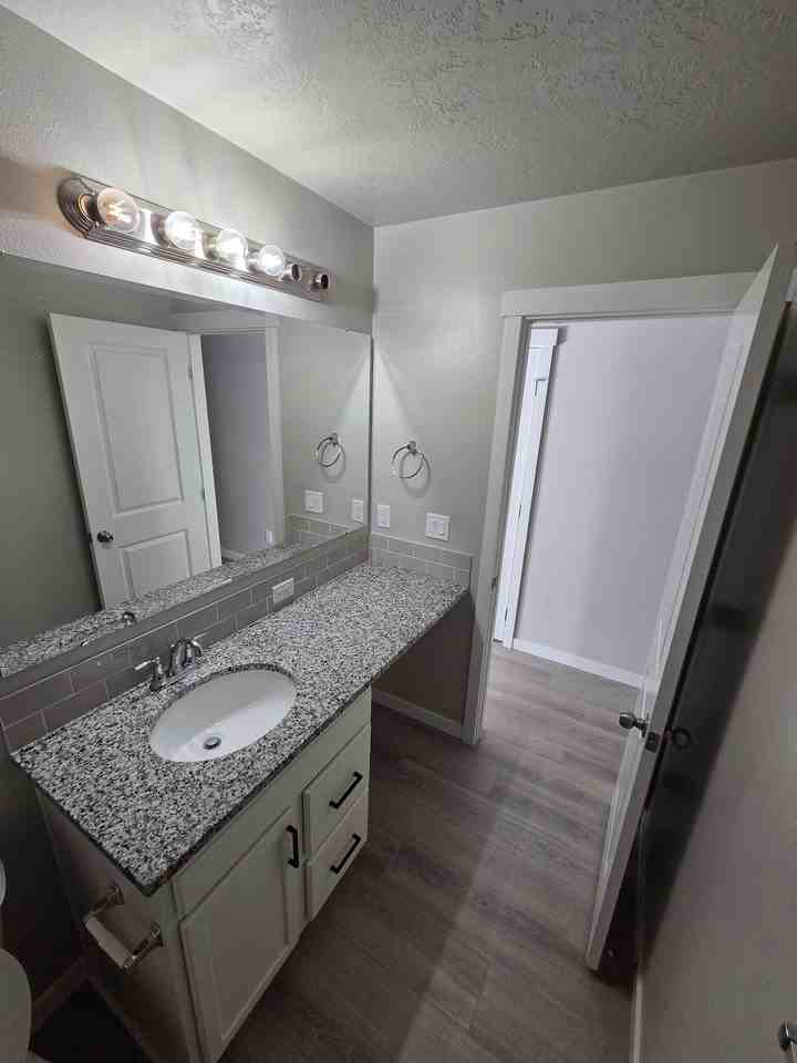 17649 Desert Ridge Ave - Photo 5 of 5