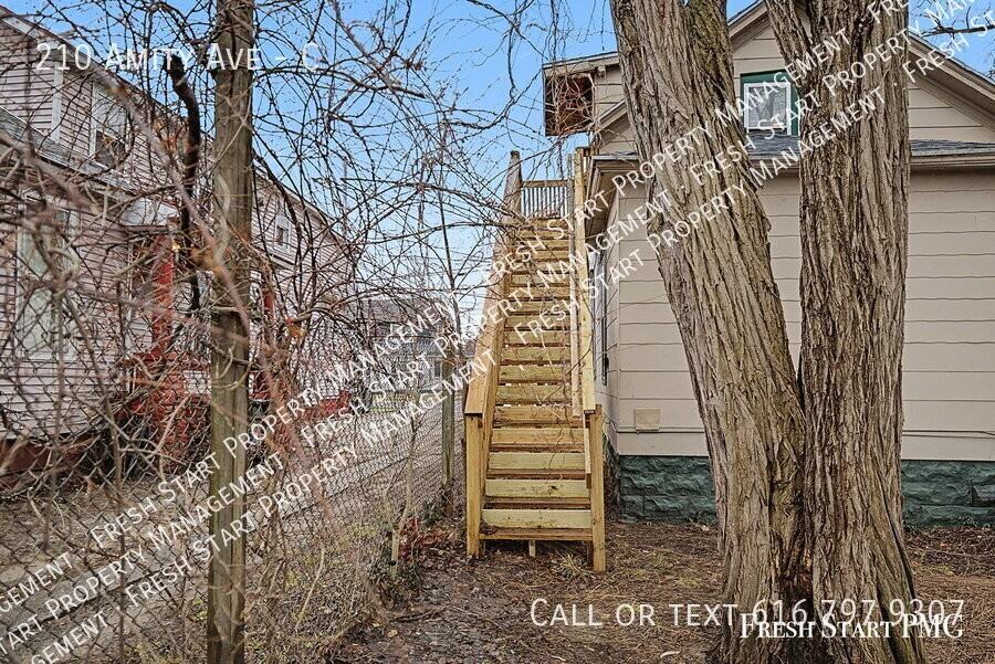 210 Amity Ave #C - Photo 3 of 15