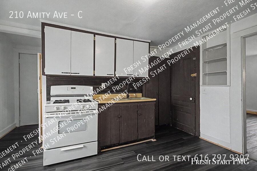 210 Amity Ave #C - Photo 4 of 15