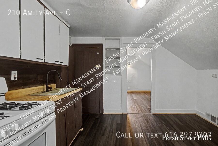 210 Amity Ave #C - Photo 5 of 15