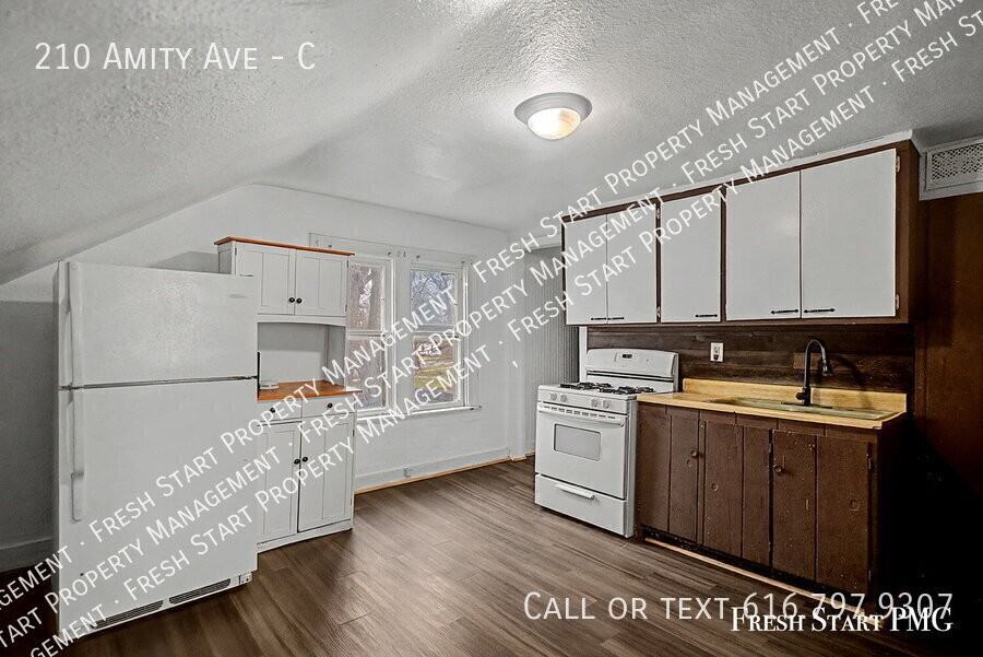 210 Amity Ave #C - Photo 6 of 15