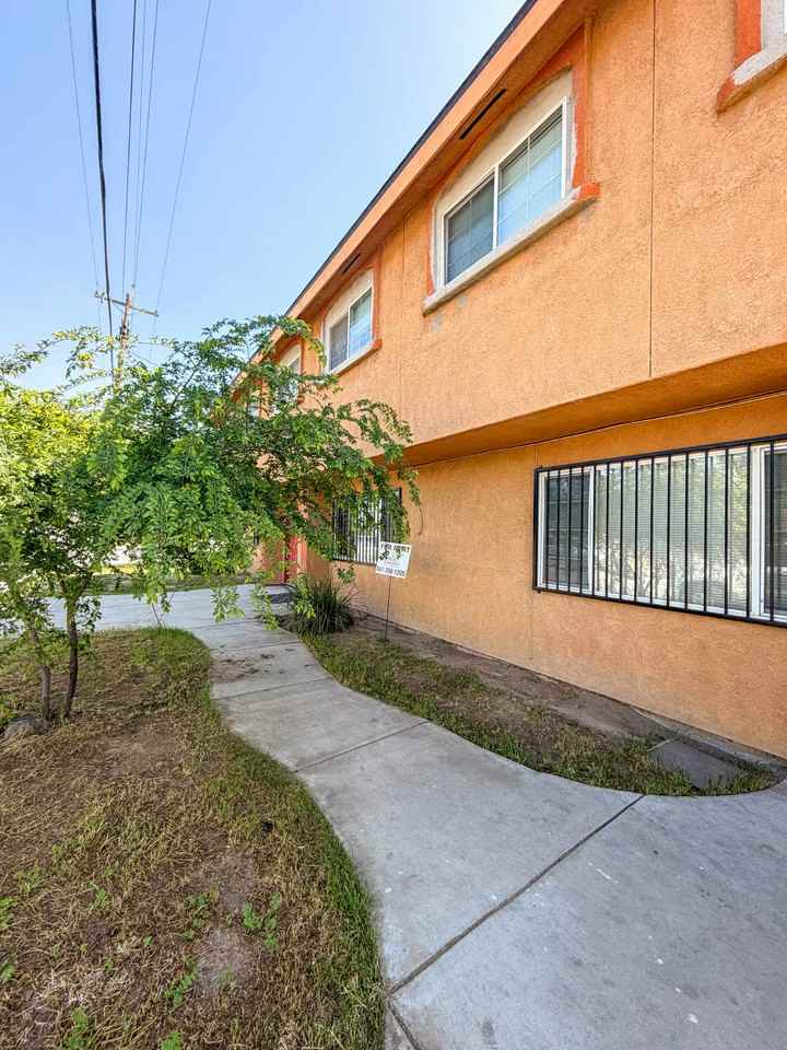 730 S Haley St #B - Photo 2 of 10