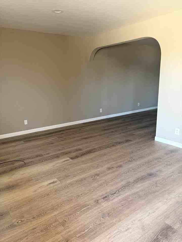 730 S Haley St #B - Photo 3 of 10