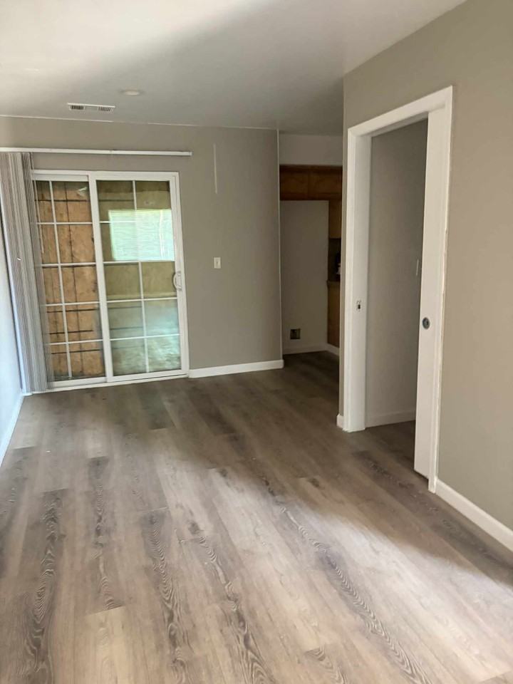 730 S Haley St #B - Photo 4 of 10