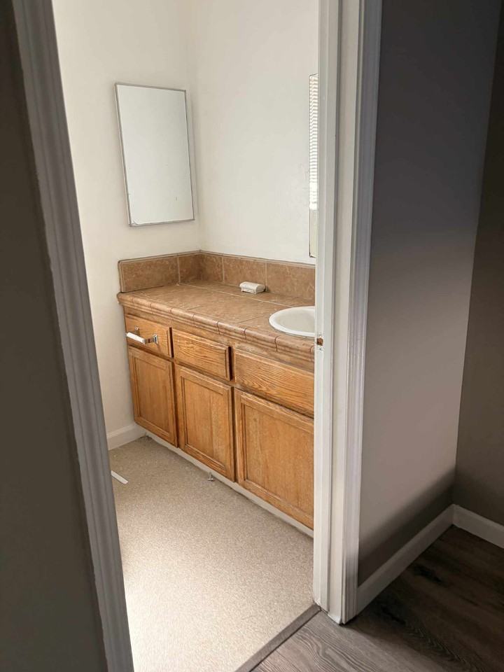 730 S Haley St #B - Photo 7 of 10