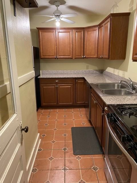 1004 Scott St #1 - Photo 5 of 7