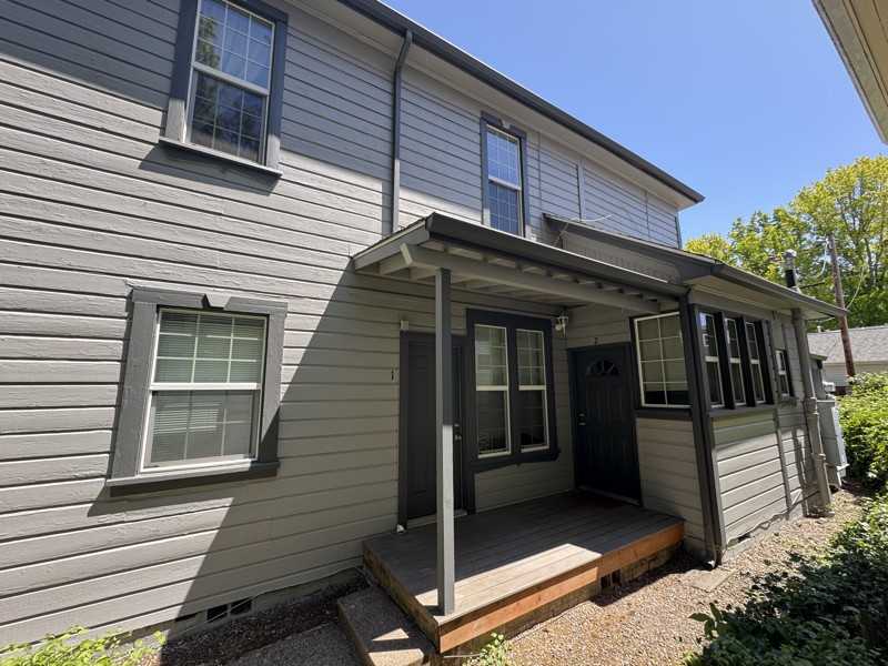 213 Nw 11th St #1 - Photo 2 of 11