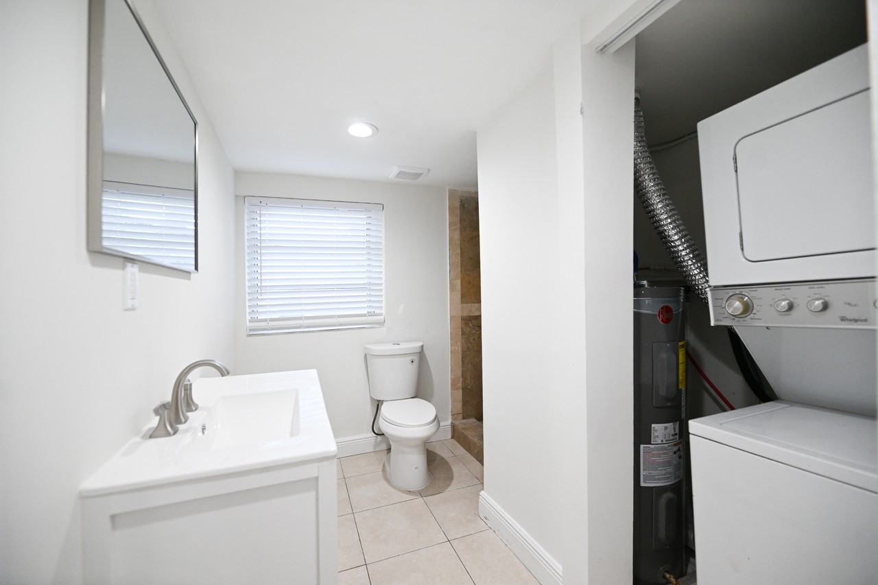 2507 N 66th Ave - Photo 6 of 18