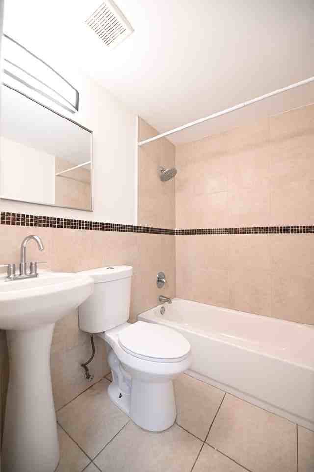 2507 N 66th Ave - Photo 7 of 18