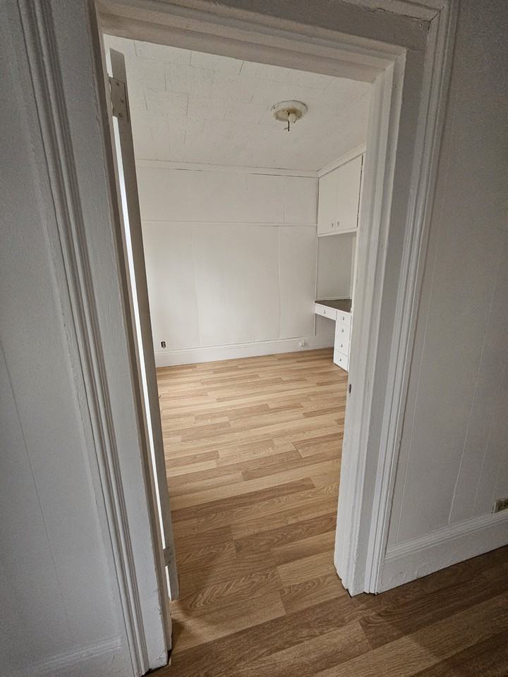 402 Oak St - Photo 3 of 3