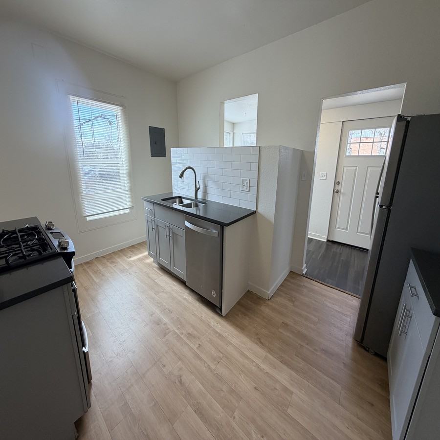 114 9th Ave - Photo 5 of 19