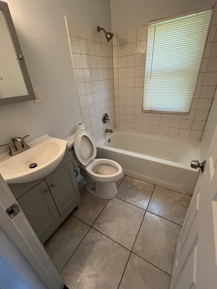 26102 Stanford St - Photo 4 of 10