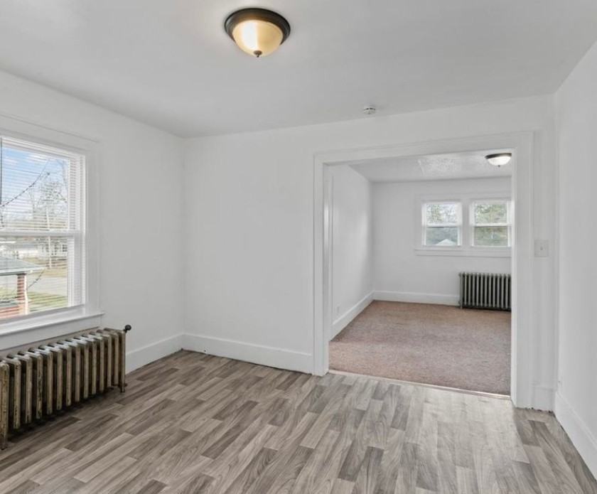 829 Clinton St - Photo 4 of 8