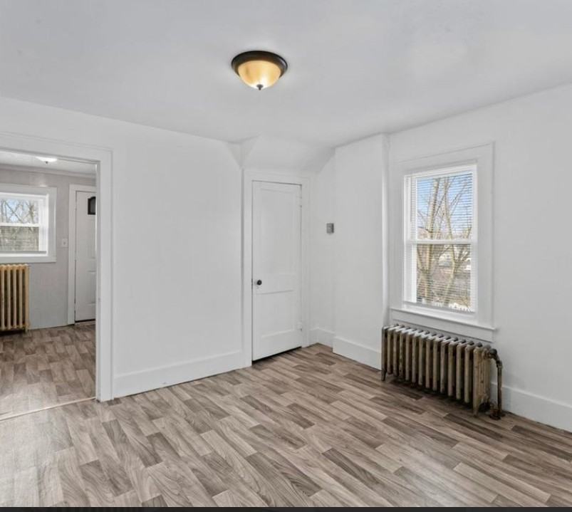 829 Clinton St - Photo 5 of 8