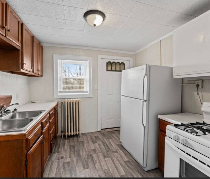 829 Clinton St - Photo 6 of 8