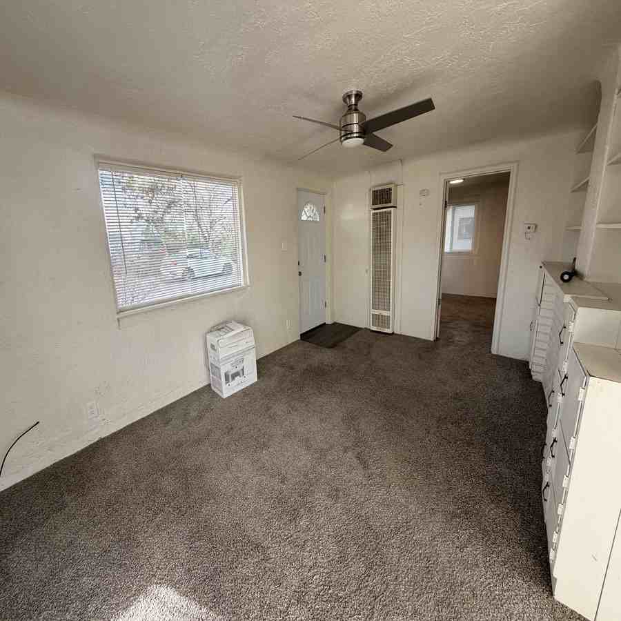 1713 Aspen St - Photo 4 of 19