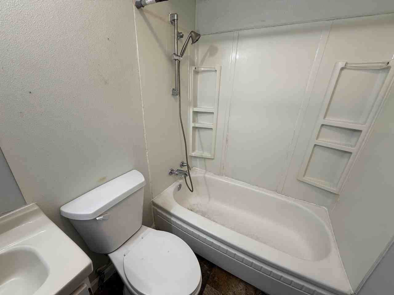 1405 Sherman St - Photo 4 of 15