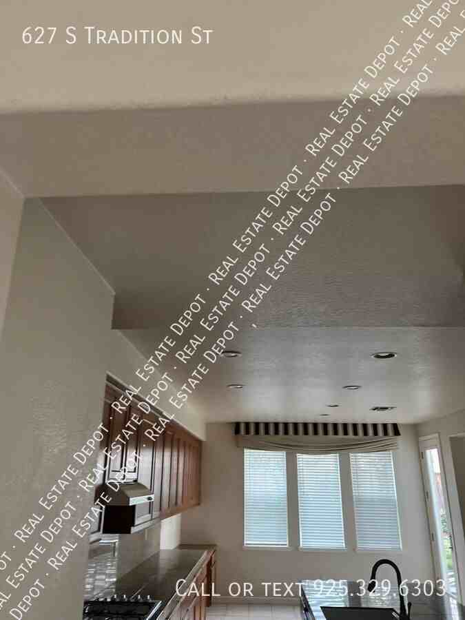 627 S Tradition St - Photo 3 of 16