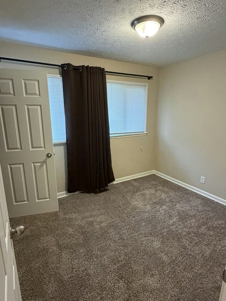 2403 Meadow Drive - Photo 4 of 14