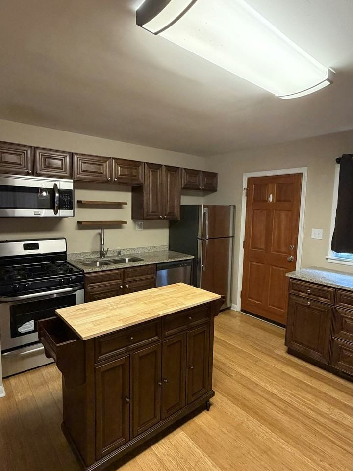 2403 Meadow Drive - Photo 7 of 14