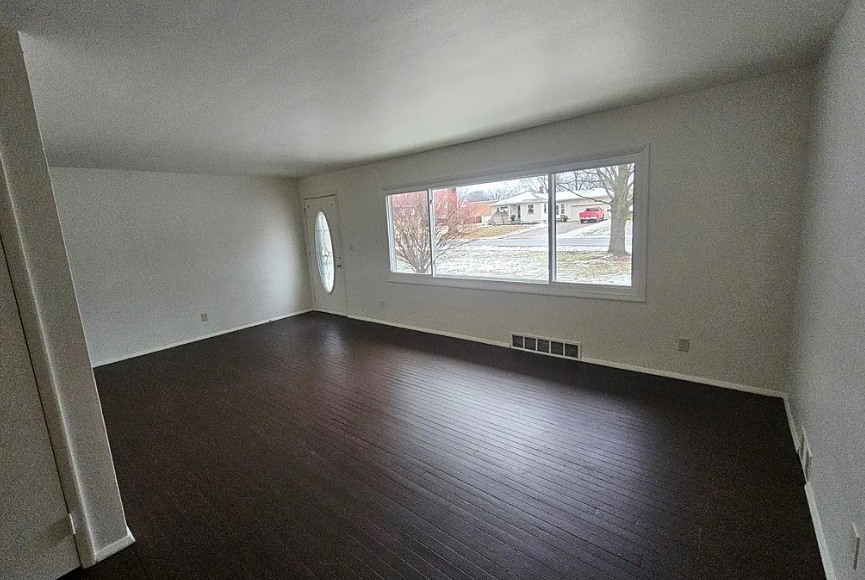 3030 Green Acres Drive - Photo 4 of 12