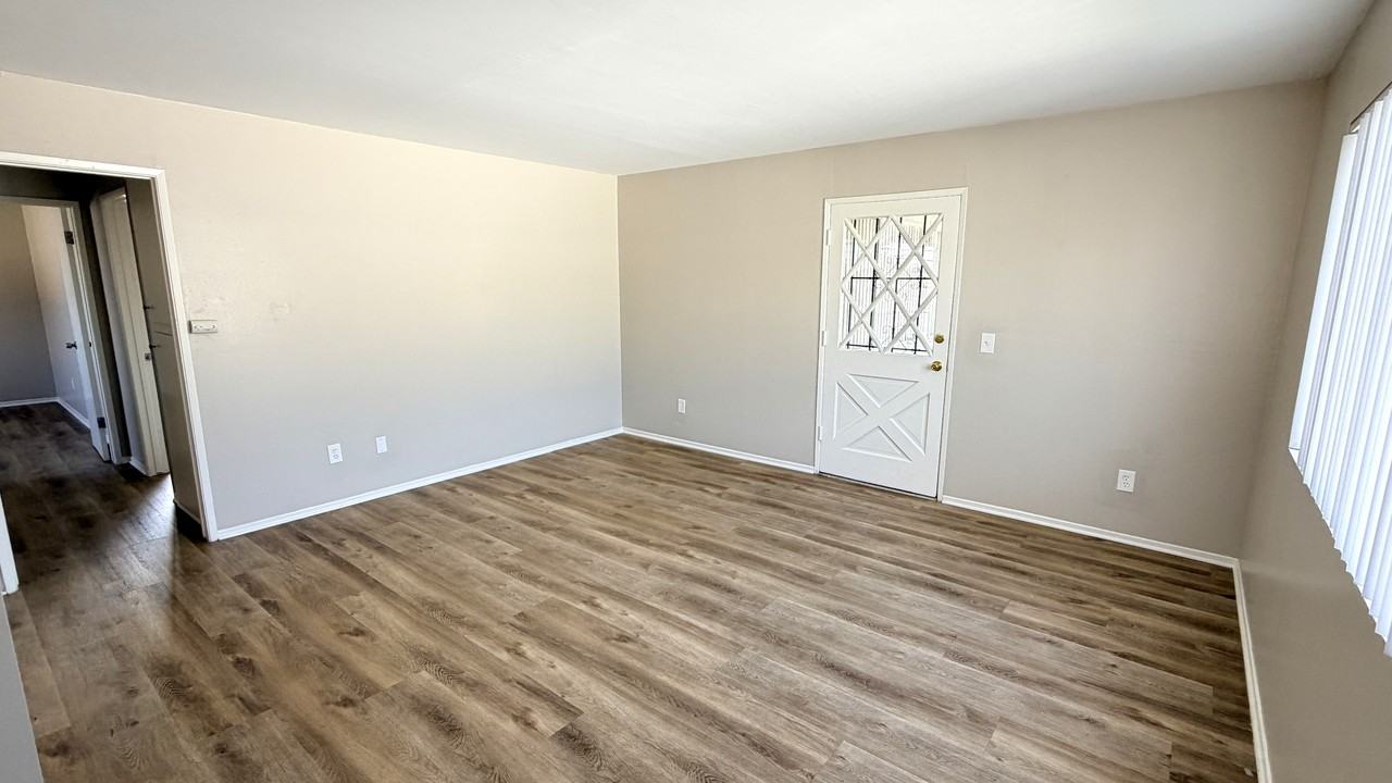 9452 Valley View St #D - Photo 2 of 19