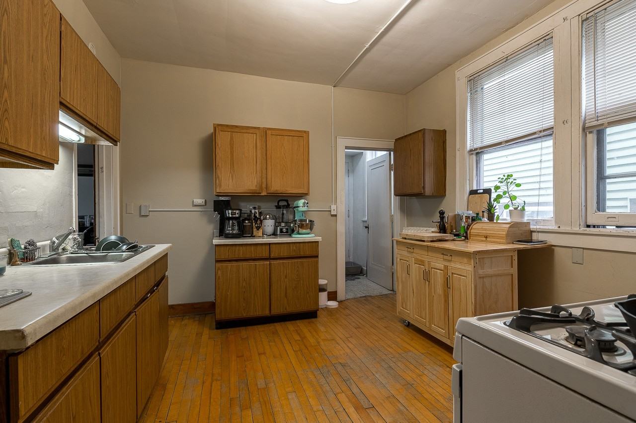 419-421 Washburn - Photo 2 of 25