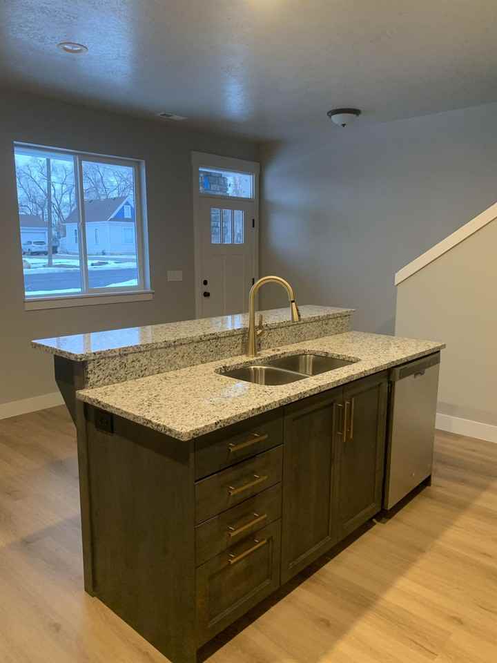 435 N 800 W - Photo 5 of 17