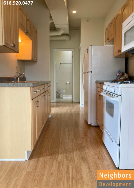 876-880 Grandville Ave SW - Photo 3 of 16