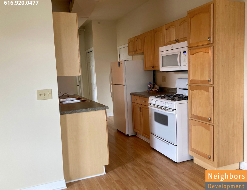 876-880 Grandville Ave SW - Photo 4 of 16