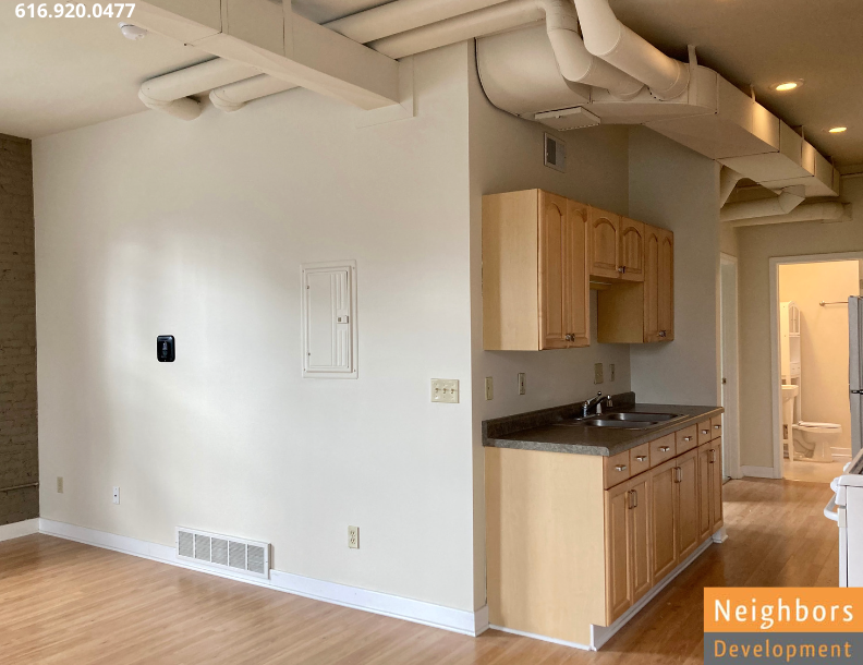 876-880 Grandville Ave SW - Photo 5 of 16