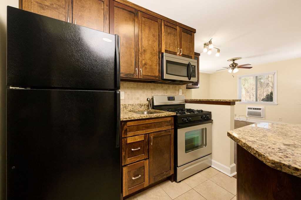 The Buckhead Cottage - Photo 2 of 42